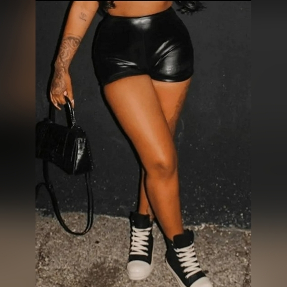 NWT Black Mid Waist Stretchy shorts - Picture 2 of 5